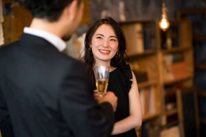 【男性必見】ギャラ飲みの仕組みを解説！実際に女性と会うまでの流れを紹介